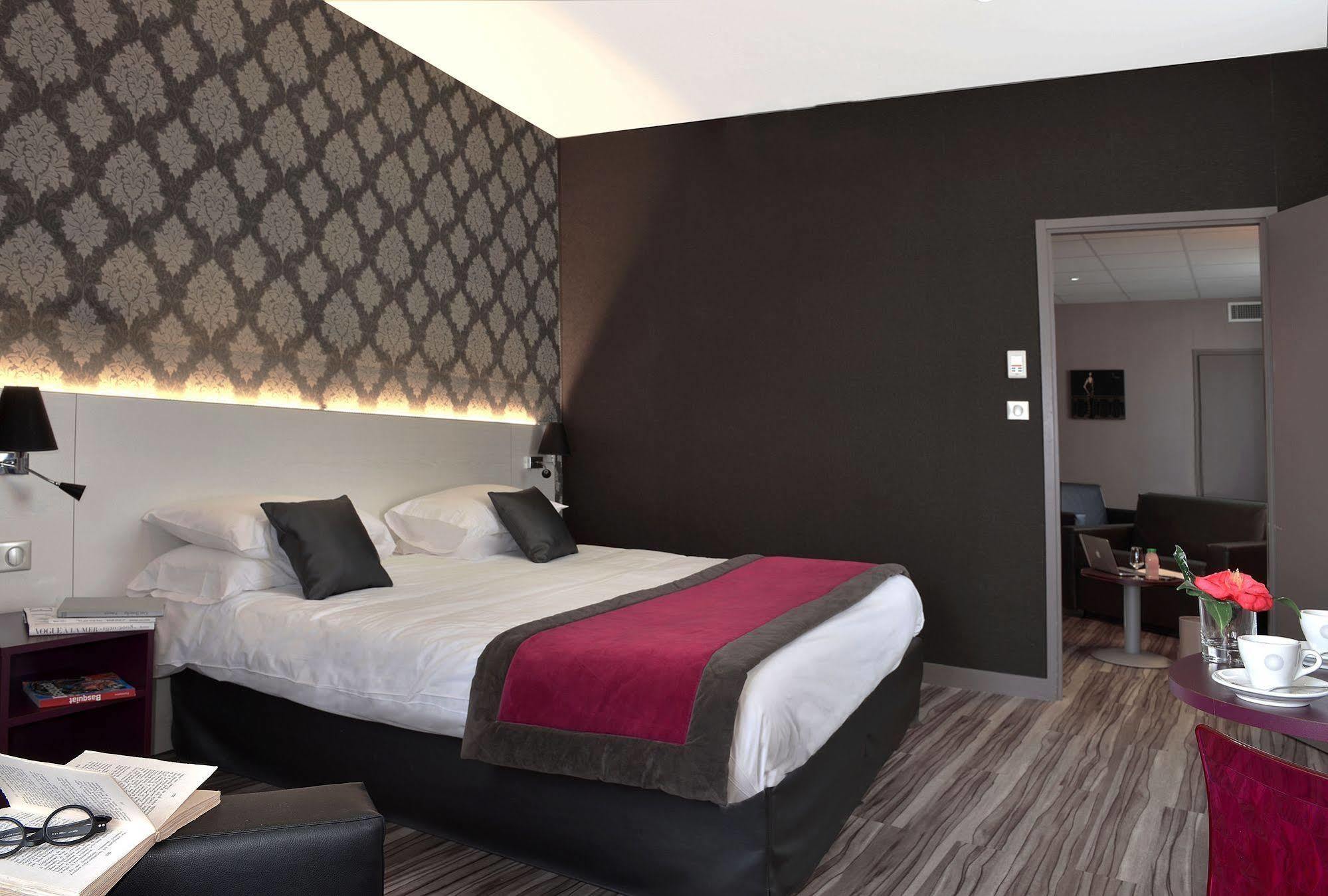 Hotel Logis Le Fontarabie Fontenay-le-Comte Zewnętrze zdjęcie
